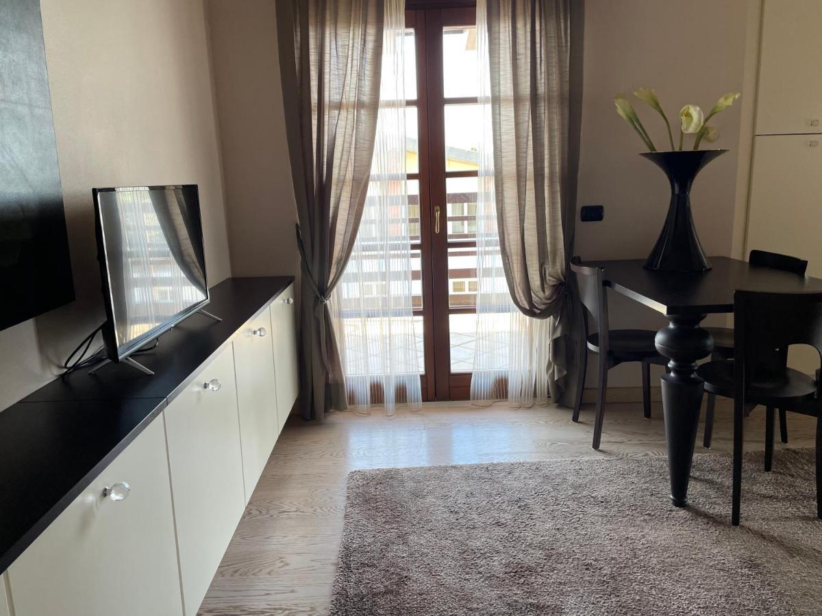 الشقق الفندقية سيرمِيونيفي  سكن الكسندرا ستاي المظهر الخارجي الصورة